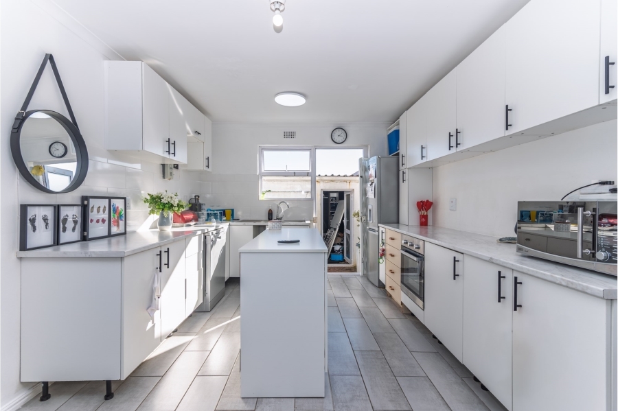 2 Bedroom Property for Sale in Faerie Knowe Western Cape